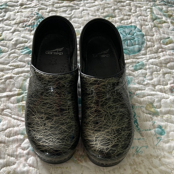 Dansko Shoes - Great Dansko Clogs. Excellent condition!